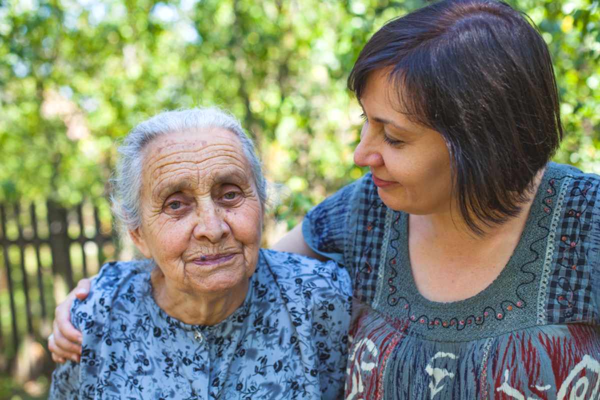 image of elderly women with adult daughter